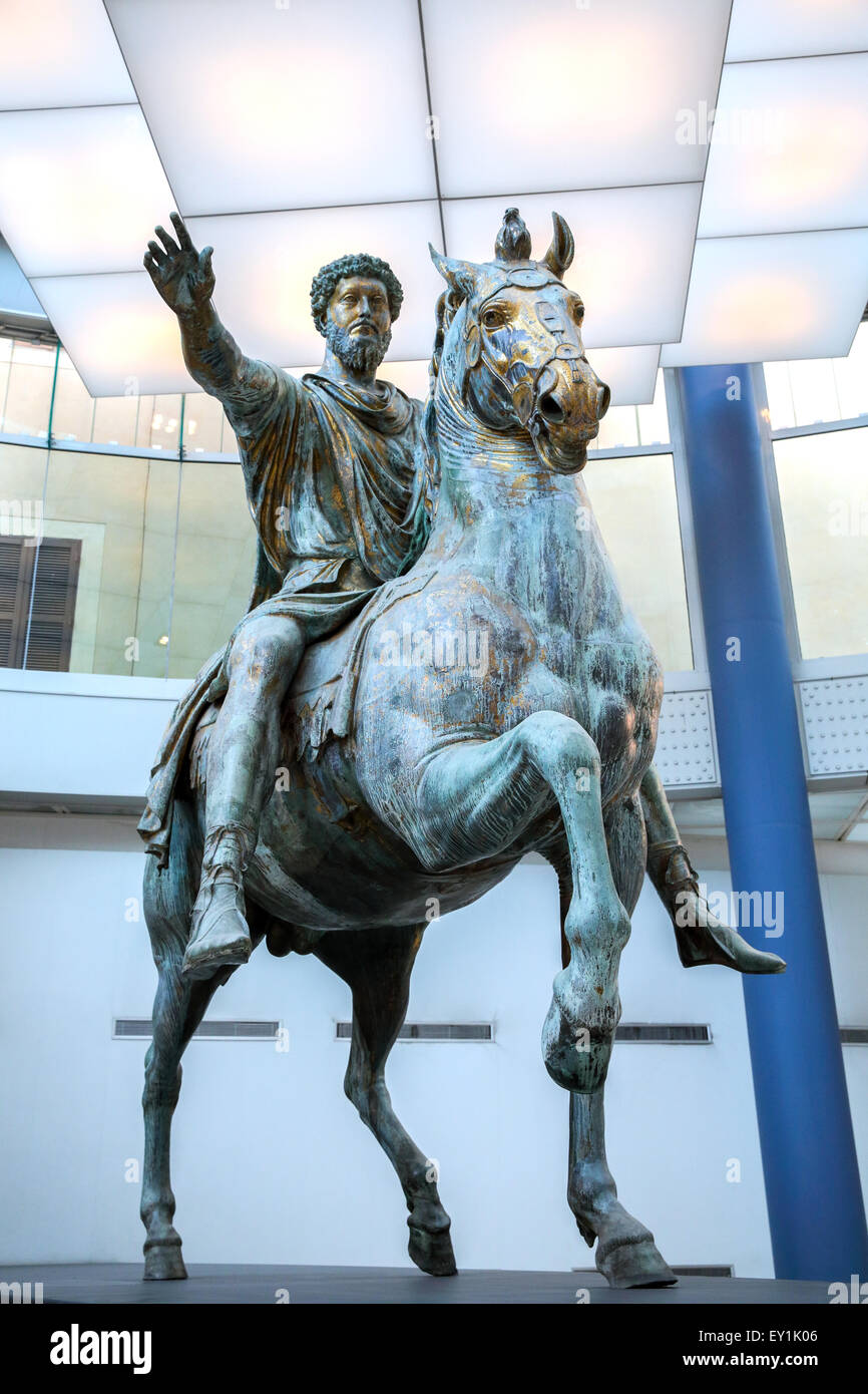 Reiterstatue des Marcus Aurelius stehen im Palazzo dei Conservatori Museum in Rom. Stockfoto