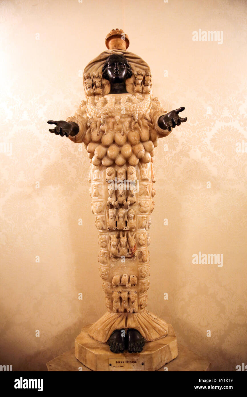 Statue der Artemis von Ephesos im Kapitolinischen Museum in Rom. Die Statue ist eine römische Kopie des Originals. Stockfoto