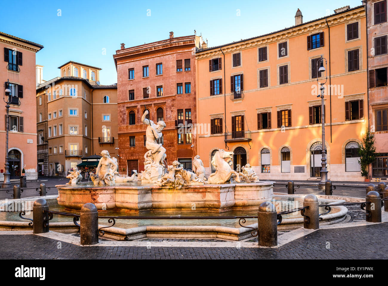 Rom, Italien. Der Brunnen von Neptun am Piazza Navona. Dieser Brunnen von 1576 zeigt den Gott Neptun. Stockfoto