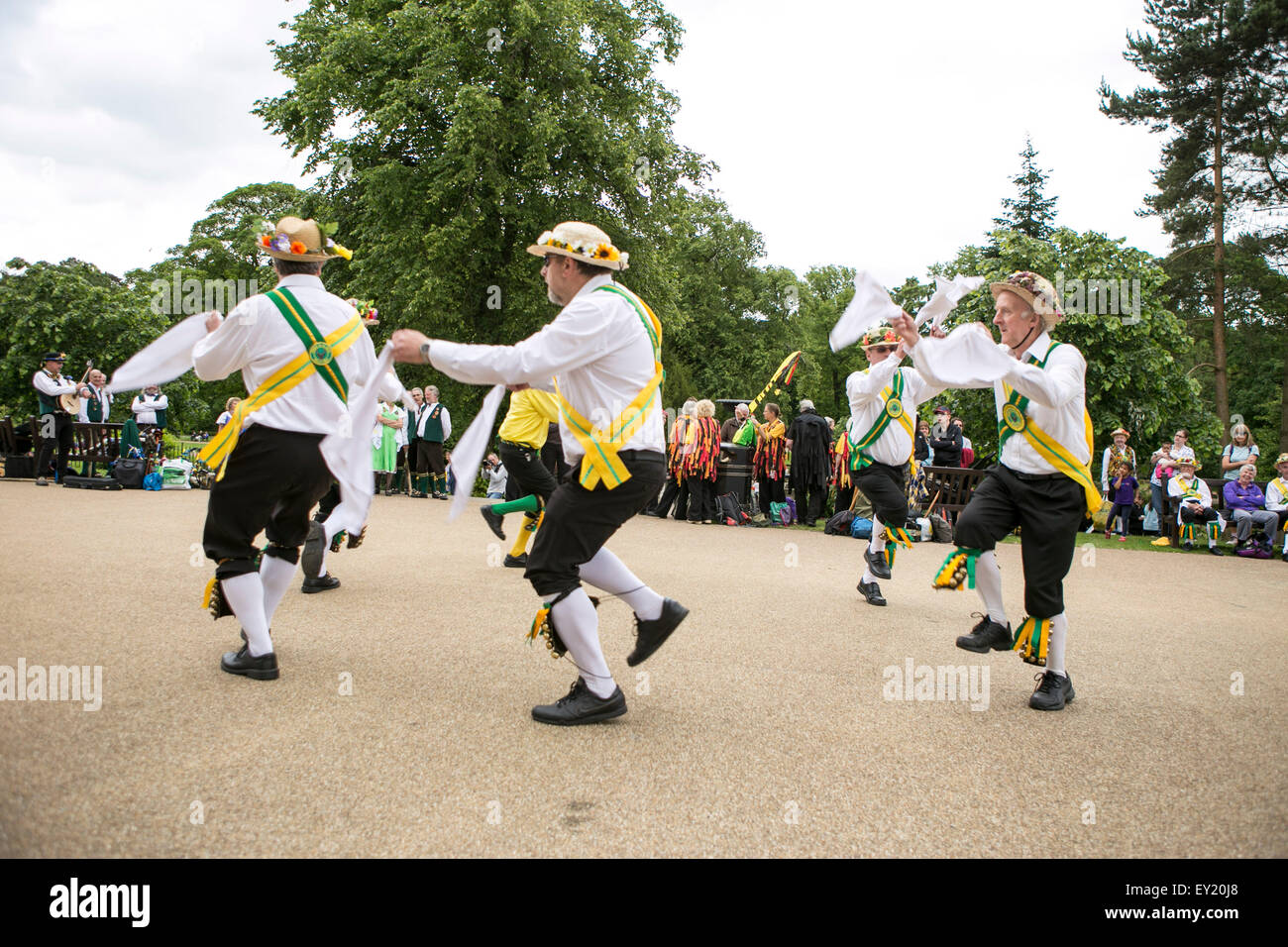 Buxton Day des Tanzes von Kapelle-En-le-Frith Morris Männer gehostet. Ein Fest der traditionellen Tänzen vom ganzen Land. Stockfoto