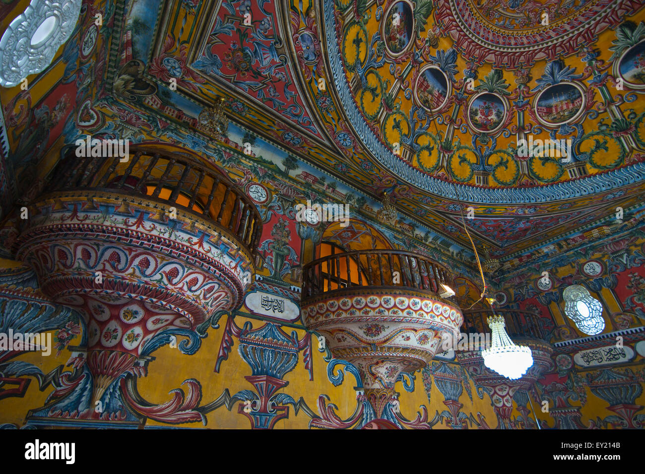 Kunstvolle Innere der gemalten Moschee Sarana Dzamija, Tetovo, Mazedonien Stockfoto