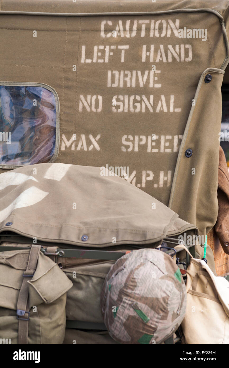 Vorsicht linke Hand fahren kein Signal-Detail auf Militärfahrzeug auf dem Display an Poole Oldtimer-Veranstaltung im Juli Stockfoto
