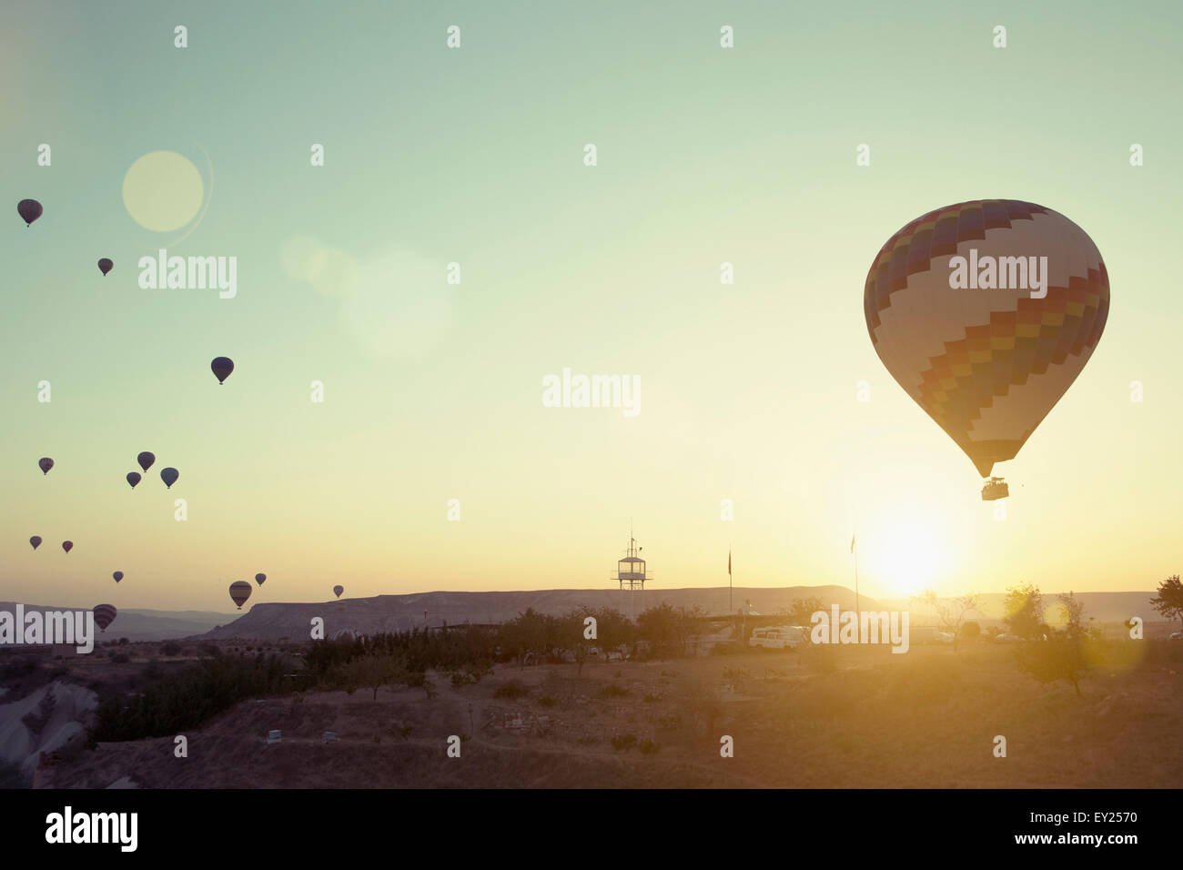 Silhouette Heißluftballons über Kappadokien, Anatolien, Türkei Stockfoto