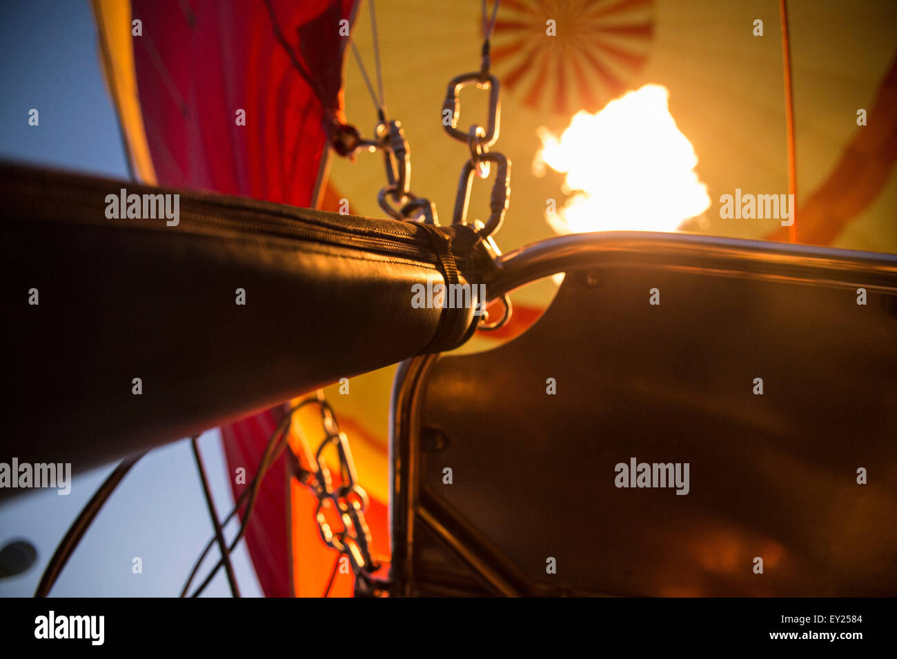 Niedrigen Winkel Detail Heißluft Ballons und Flammen, Kappadokien, Anatolien, Türkei Stockfoto