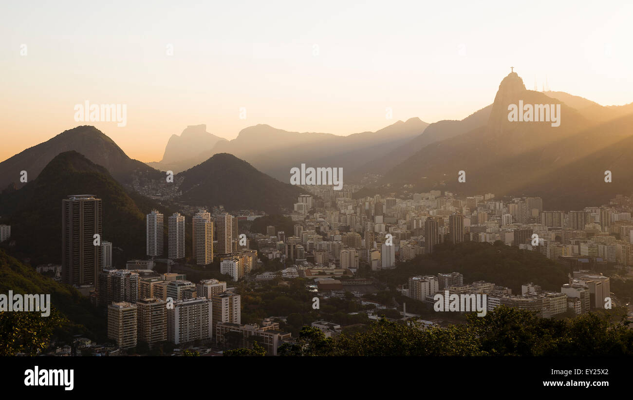 Fernblick von Christus dem Erlöser in der Morgendämmerung, Rio De Janeiro, Brasilien Stockfoto