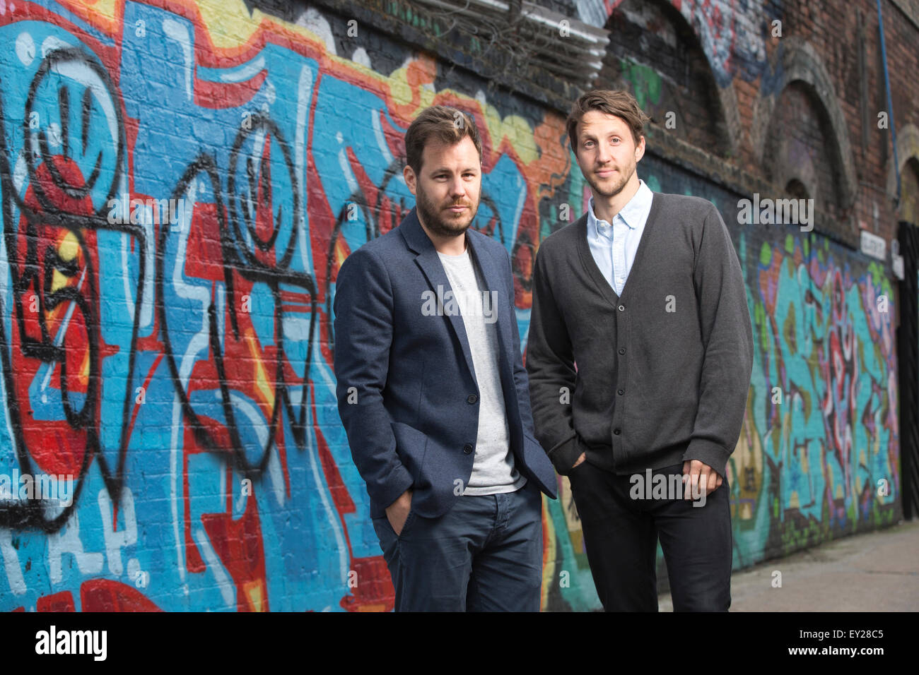 Sam Abrahams (Regisseur) und Tom Greaves (Schauspieler), die produziert und spielte in "Offline-Dating" Kurzfilm, London, UK Stockfoto