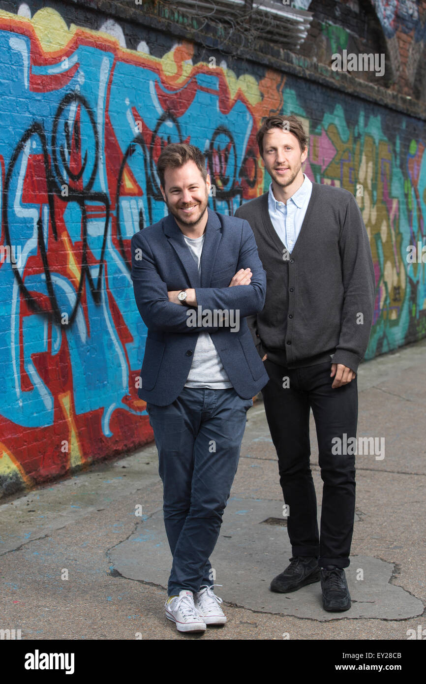 Sam Abrahams (Regisseur) und Tom Greaves (Schauspieler), die produziert und spielte in "Offline-Dating" Kurzfilm, London, UK Stockfoto