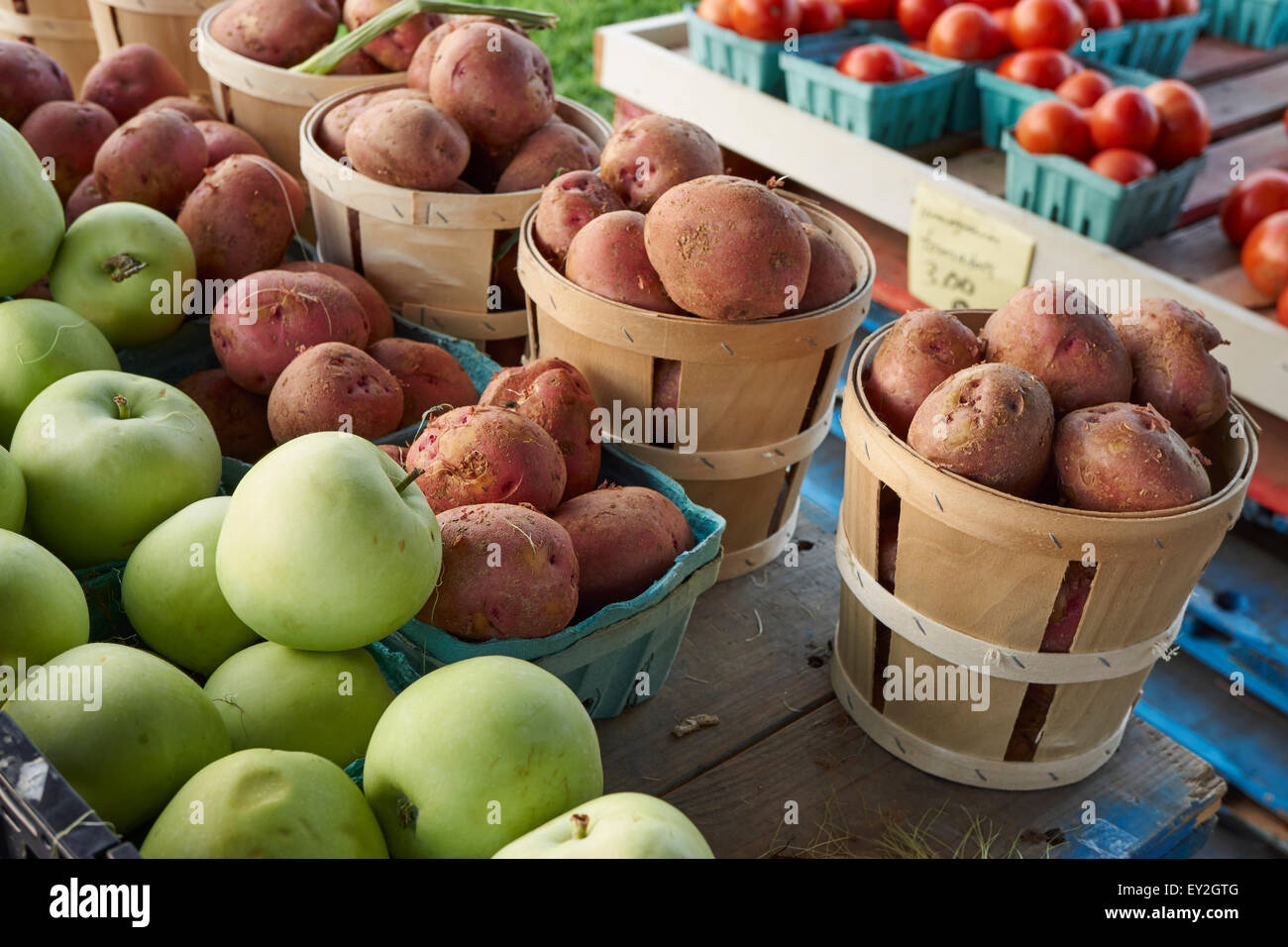 Obst und Gemüse zum Verkauf an einen am Straßenrand Bauernmarkt, Lancaster County, PA, USA Stockfoto