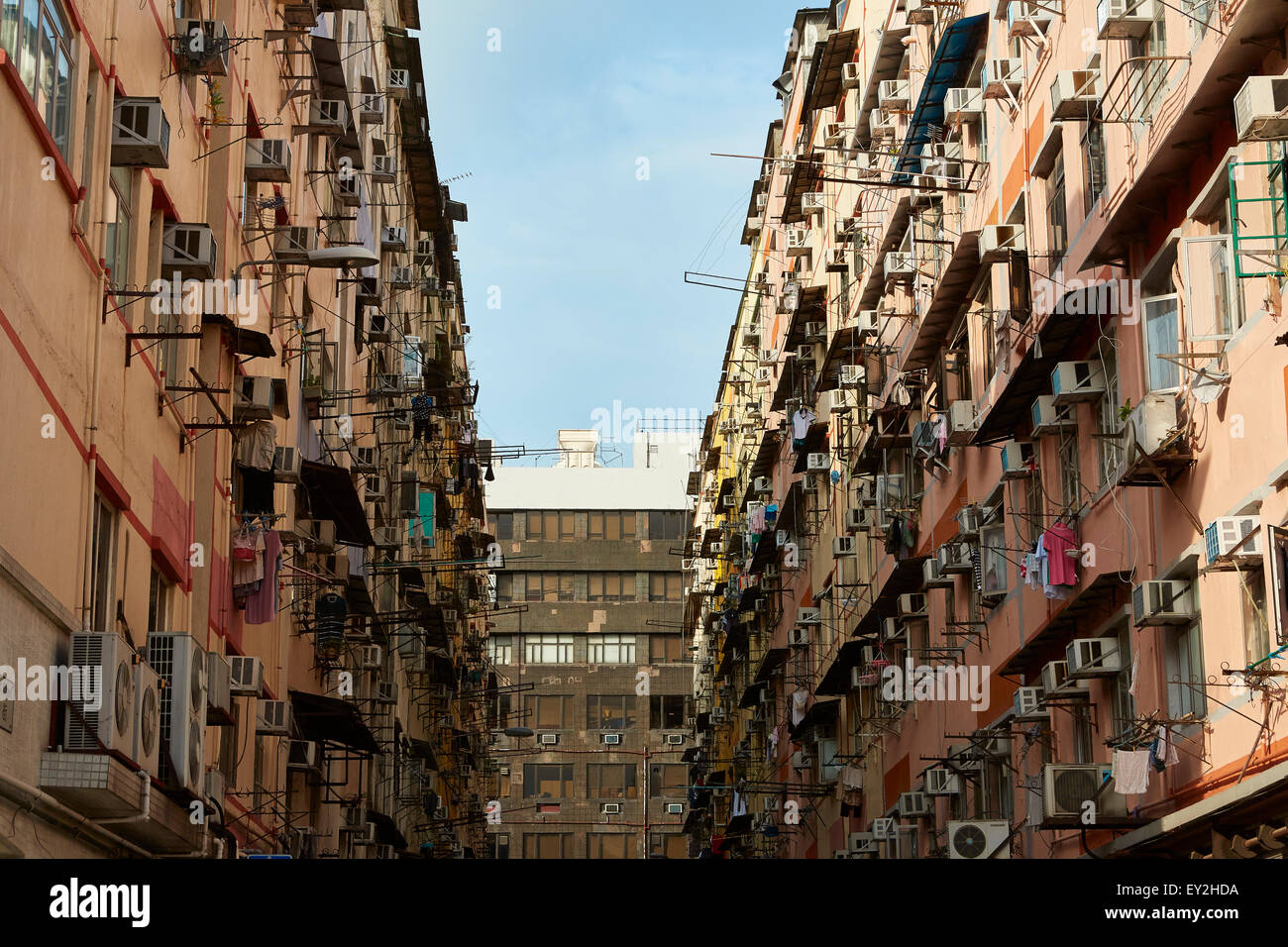 Düstere Residential Apartment Gebäude In To Kwa Wan, Kowloon, Hong Kong. Stockfoto