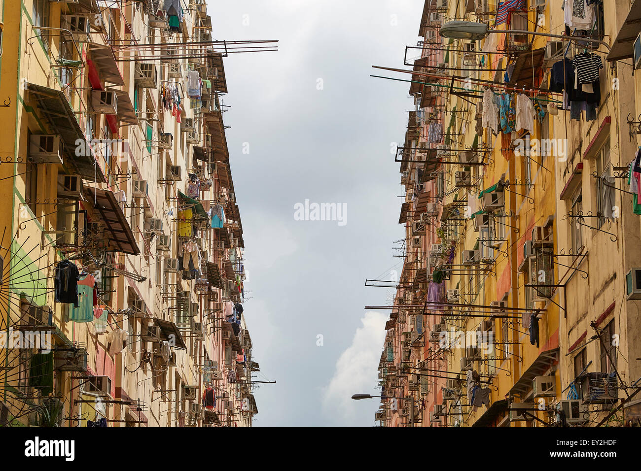 Aging Mehrfamilienhäuser In Kwa Wan, Kowloon City, Hong Kong. Stockfoto