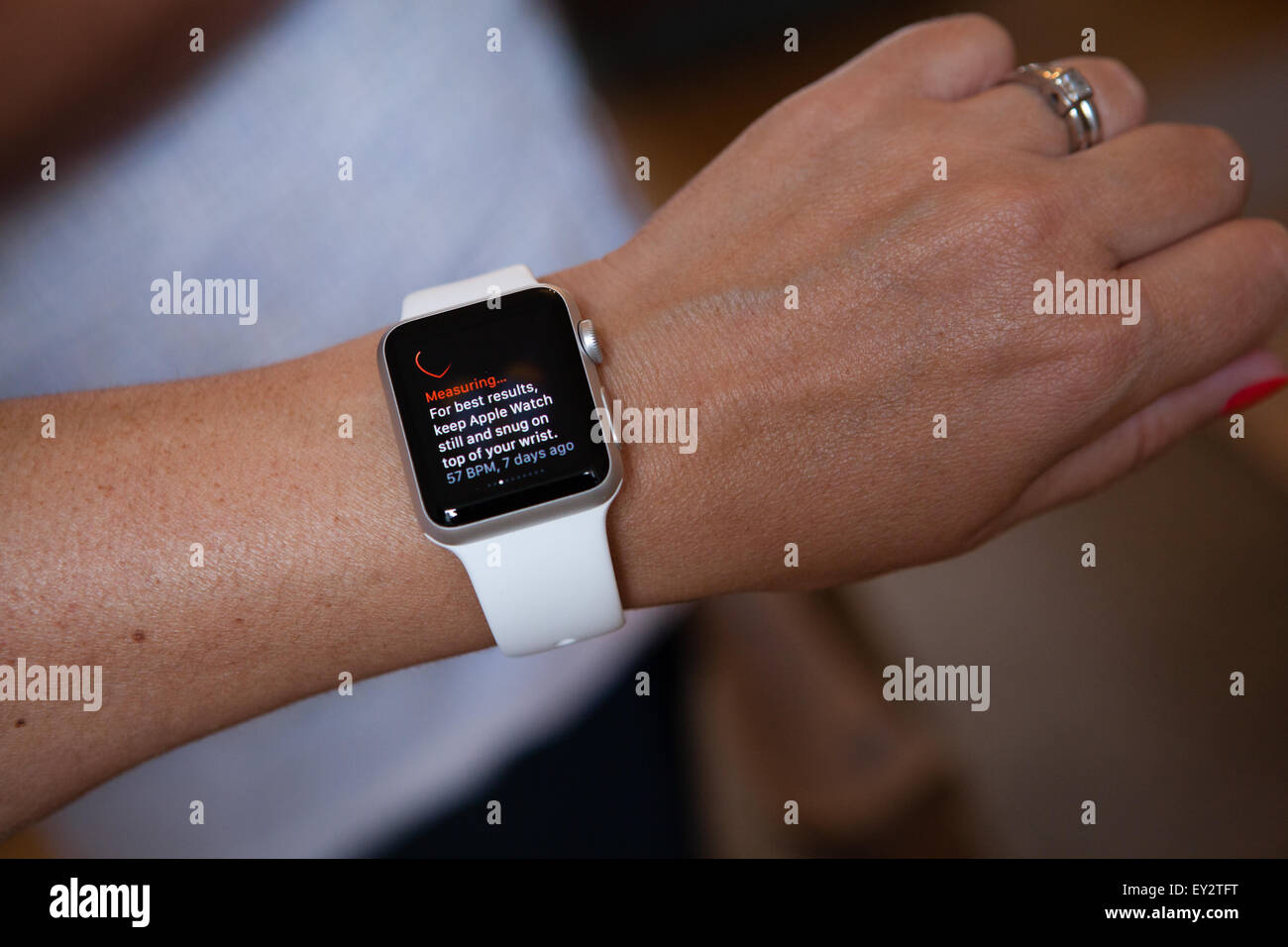 Apple Watch Anzeige Herzfrequenz-Messgerät Stockfoto