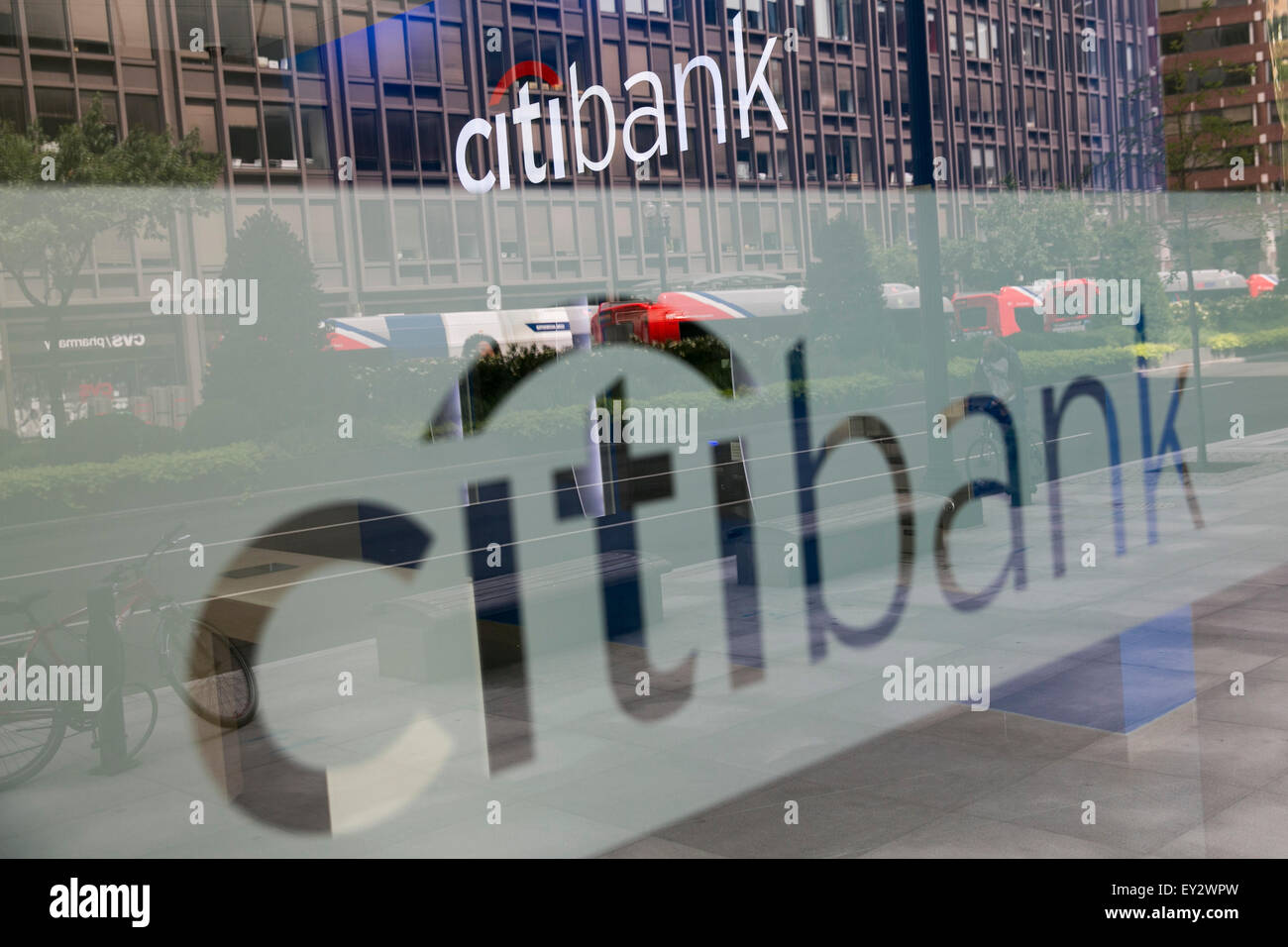 Ein Citibank-Logo-Zeichen in der Innenstadt von Washington, D.C., am 11. Juli 2015. Citibank ist die Konsumsparte der Citigroup. Stockfoto