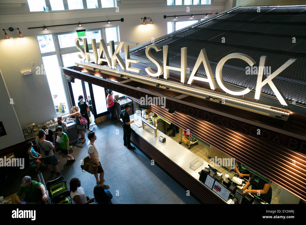 Ein Shake Shack-fast-casual-Restaurant in der Innenstadt von Washington, D.C., am 12. Juli 2015. Stockfoto