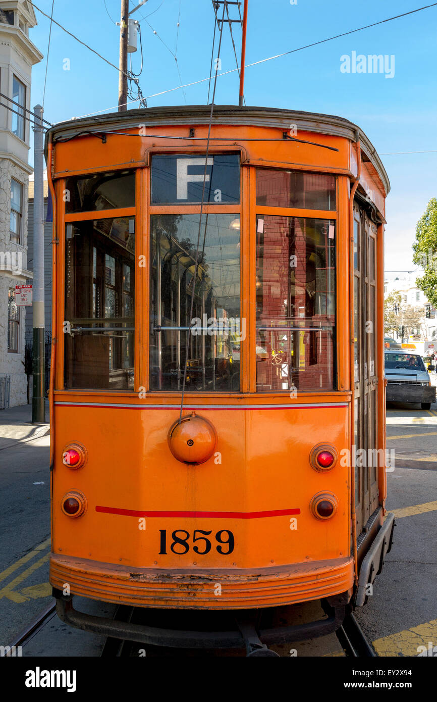 Orange F Linie San Francisco Heritage Straße Auto in der Nähe von Castro Terminus, San Francisco geparkt. Kalifornien, USA Stockfoto