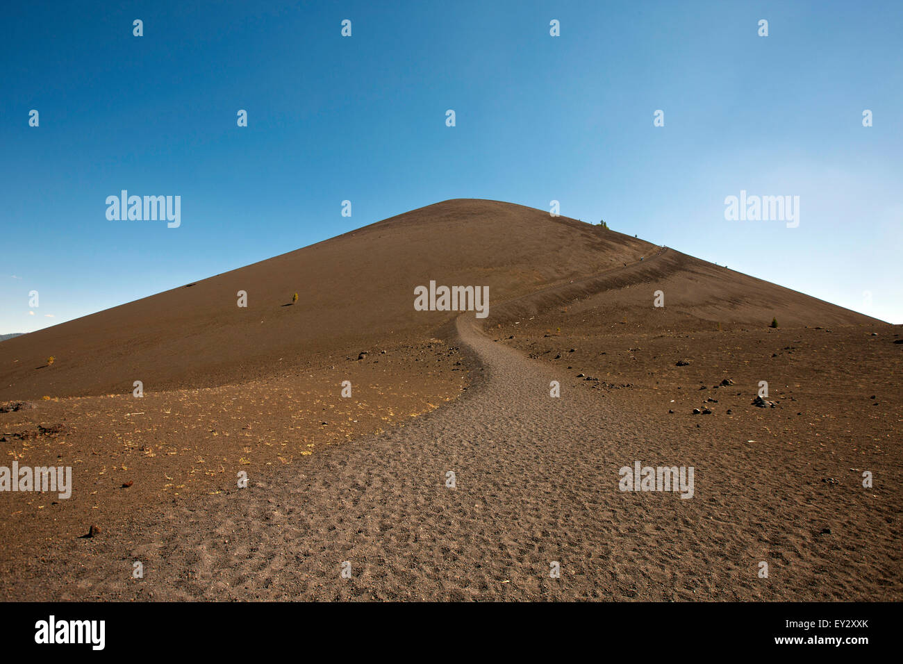 Wanderweg, Schlackenkegel, Lassen Volcanic Nationalpark, Kalifornien, Vereinigte Staaten von Amerika Stockfoto