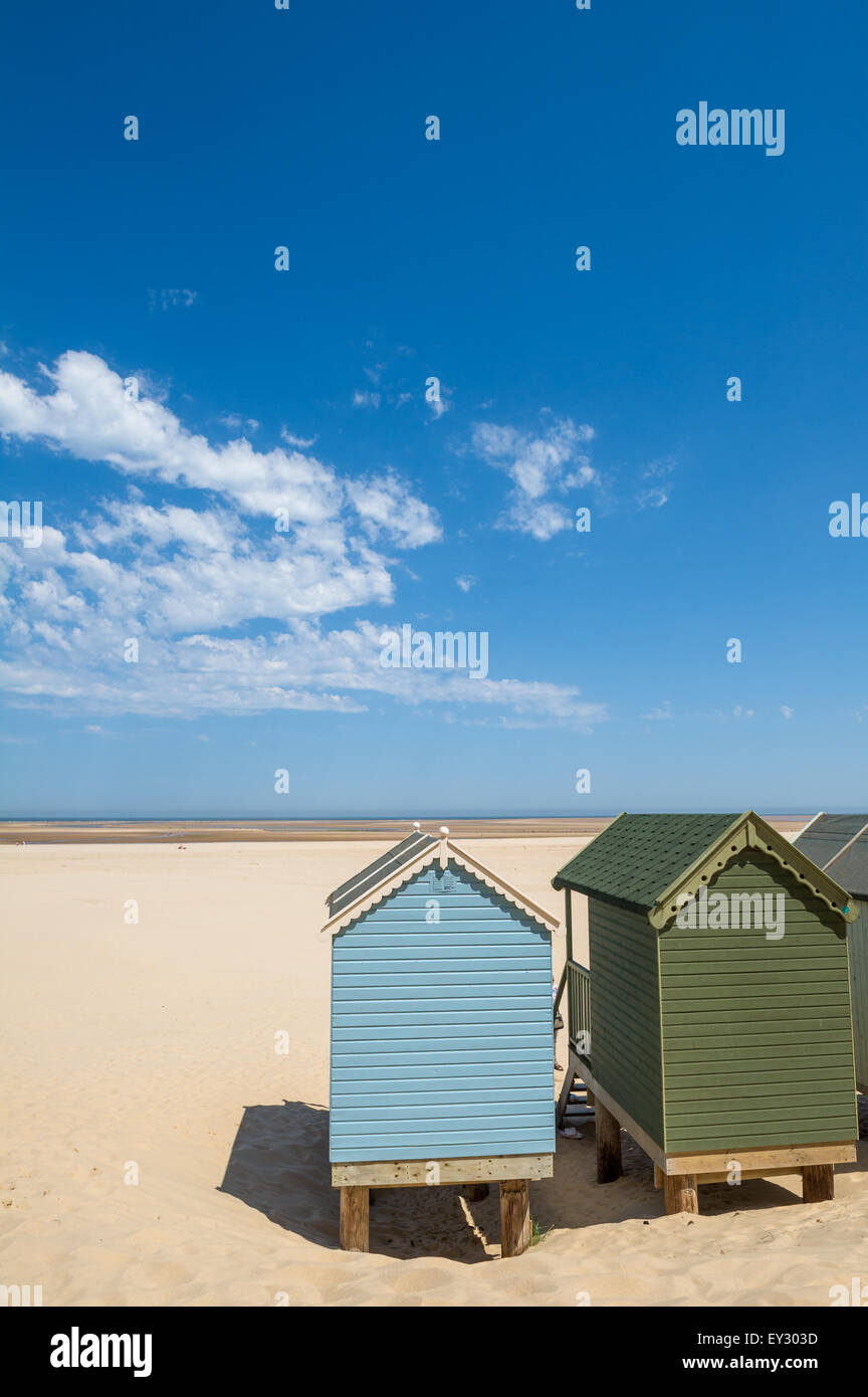 Farbigen Strand Hütten an der Küste bei Wells als nächstes das Meer, Norfolk. Stockfoto