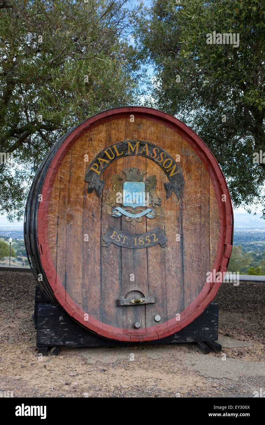 Großen Weinfass Fass mit Logo für Paul Masson Mountain Winery, Saratoga, Kalifornien, Vereinigte Staaten von Amerika Stockfoto