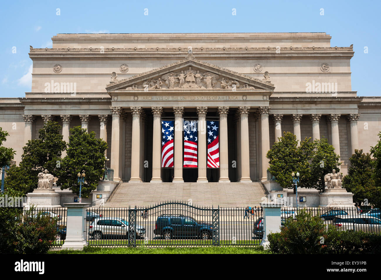 Fassade der Vereinigten Staaten Archive, Washington, DC, dekoriert mit Flagge-wie Banner. Stockfoto