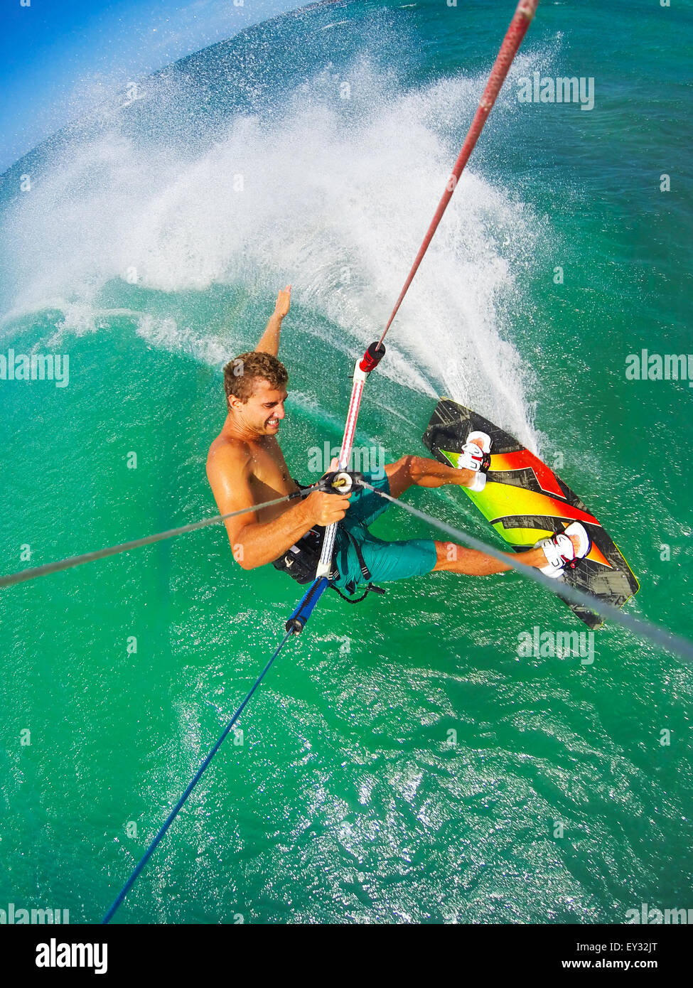 Kite-Boarding. Spaß im Ozean, Extremsport. POV Ansicht von Action-Kamera. Stockfoto