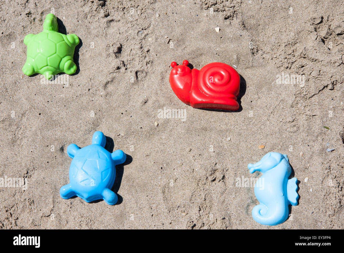 Spielzeug für den Strand in den Sand und Meer-Cesenatico-Italien Stockfoto