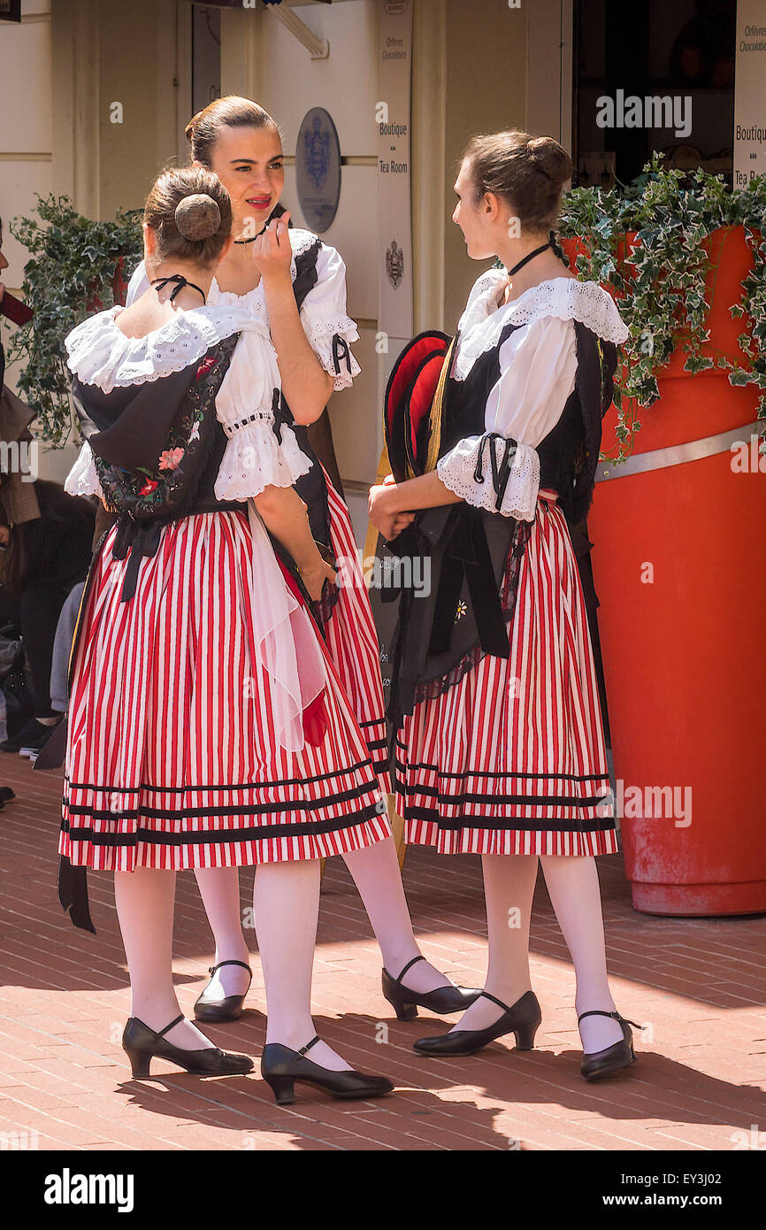 Mädchen In nationalen Kleid Monte Carlo Monaco Stockfoto