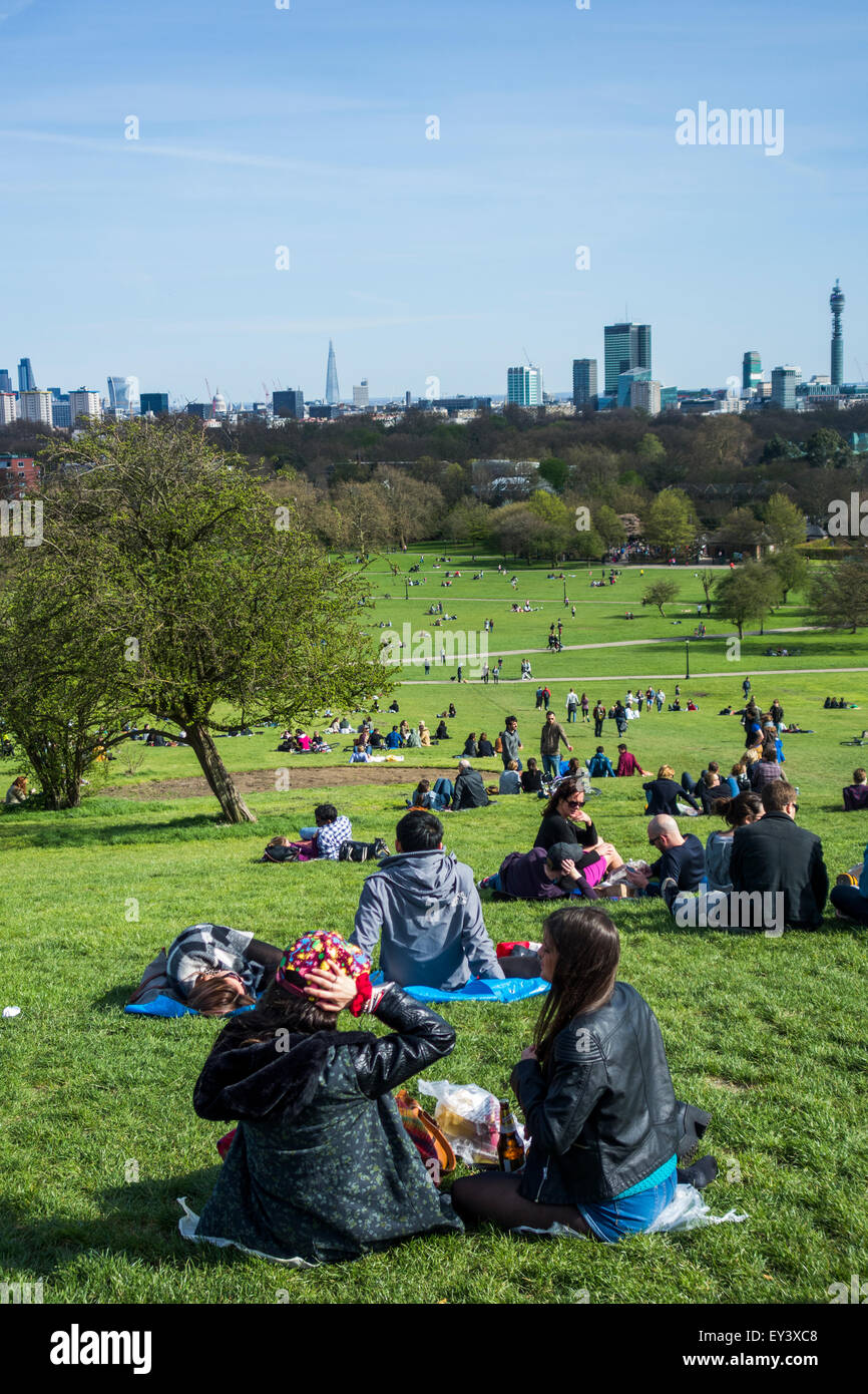 Blick vom Primrose Hill, Regents Park in Richtung central London, UK Stockfoto