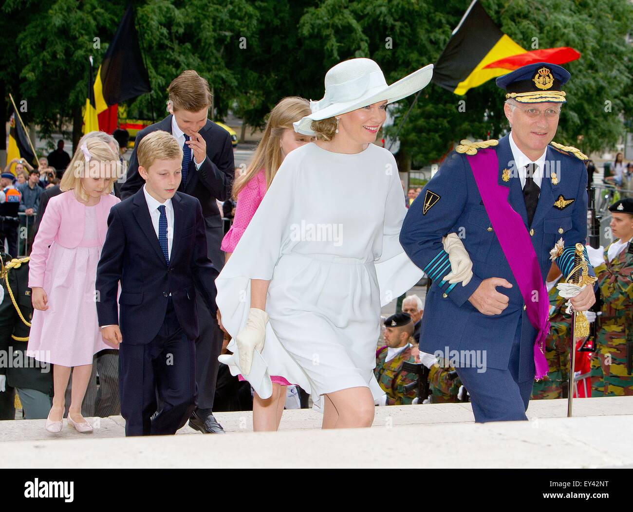 Brüssel, Belgien. 21. Juli 2015. (L-R) Prinzessin Eleonore, Prinz Emmanuel, Prinz Gabriel, Königin Mathilde von Belgien und König Philippe von Belgien besuchen das Te Deum-Messe in der Kathedrale St. Michael und St. Gudula in Brüssel, 21. Juli 2015. Die Messe fand zum Gedenken an die verstorbenen Mitglieder der königlichen Familie. Bildnachweis: Dpa picture Alliance/Alamy Live News Stockfoto