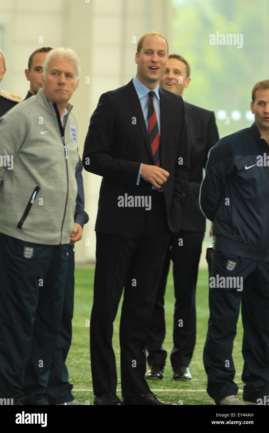 Prinz William, Duke of Cambridge besucht die England-Senior-Frauen-Fußball-Nationalmannschaft an Str. Georges Park National Football Centre vor ihrer Abfahrt für den World Cup mit: Prinz William, Duke of Cambridge wo: Burton-nach-Trent, Staffordshire Stockfoto