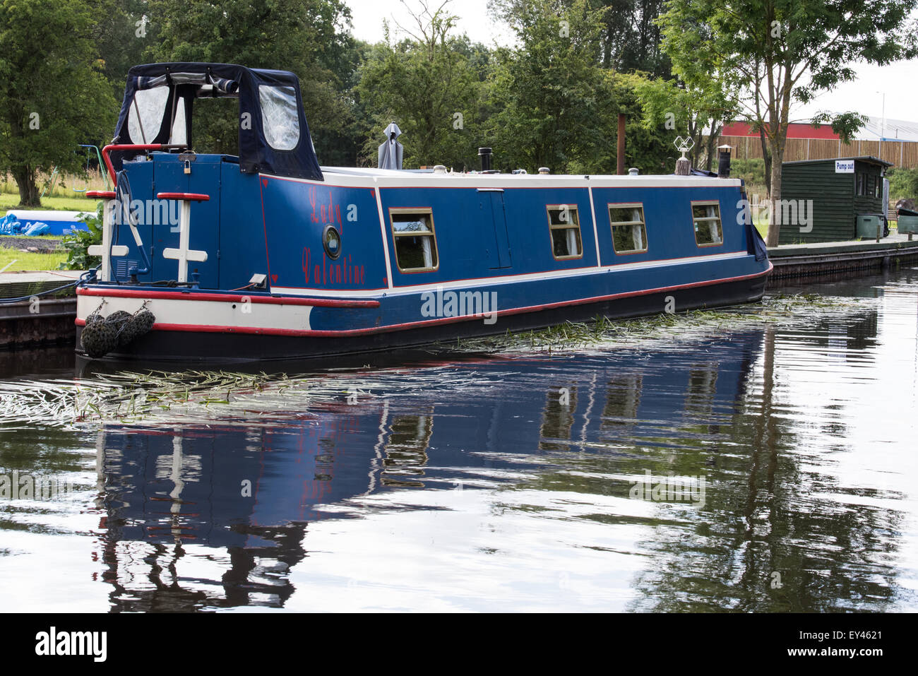 Kanal Boot Narrowboat vertäut am Zirkel Heide Shropshire union Canal, Staffordshire20th Juli 2015 uk Stockfoto