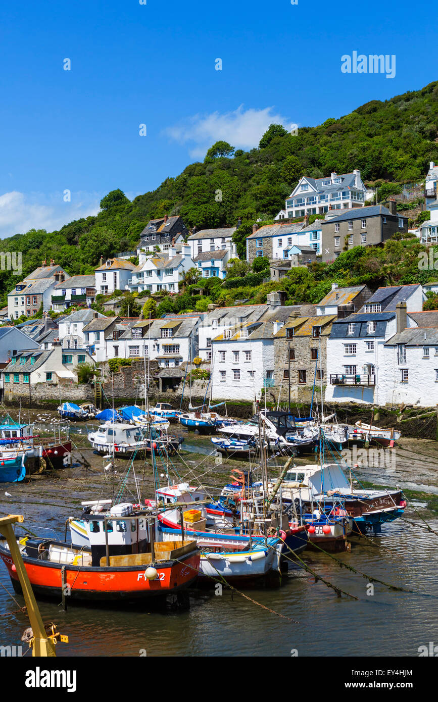 Der Hafen bei Ebbe in der Fischerei Dorf von Polperro, Cornwall, England, UK Stockfoto