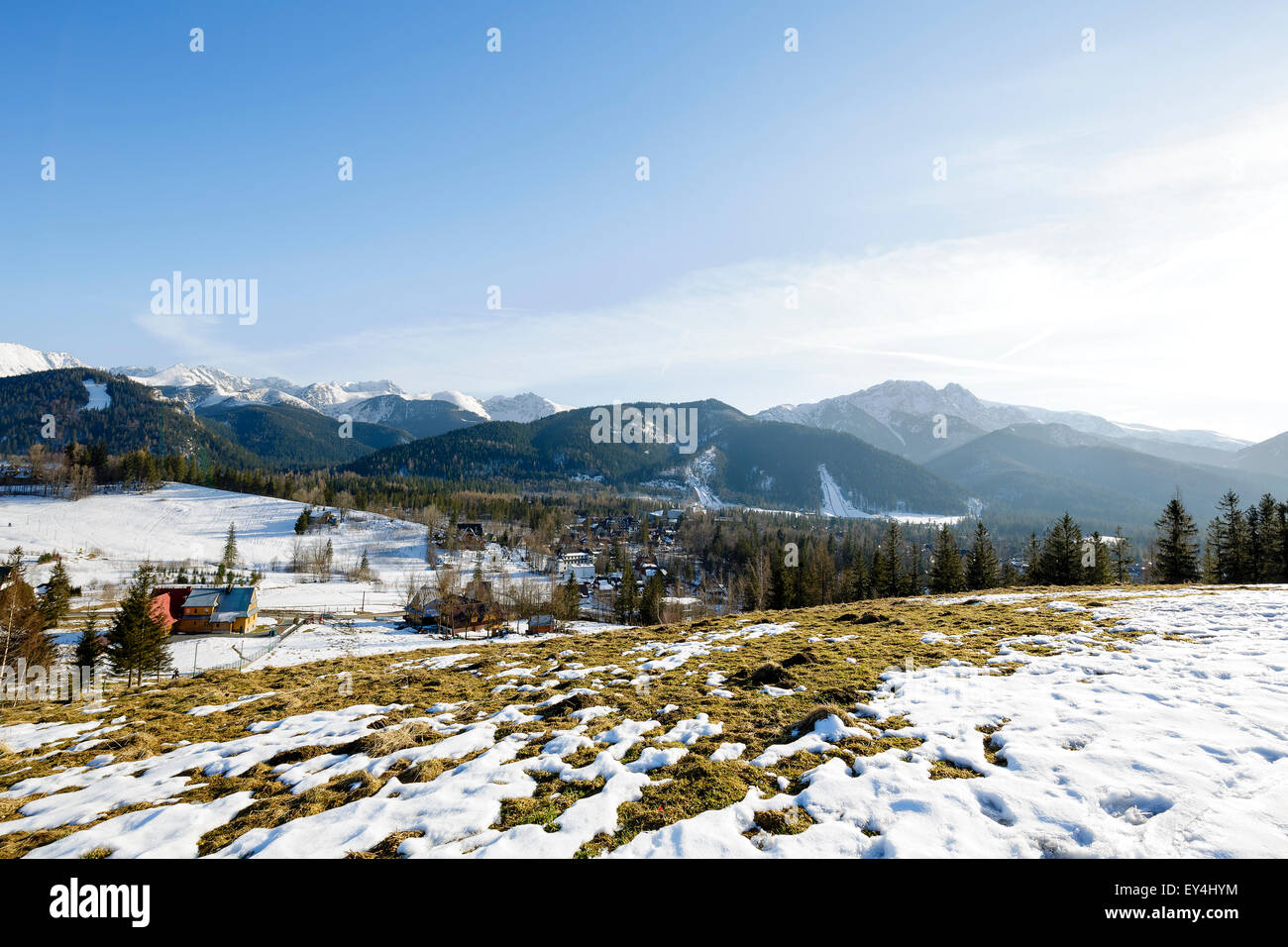 Tatra-Gebirge gesehen weit von Stadt von Zakopane Stockfoto