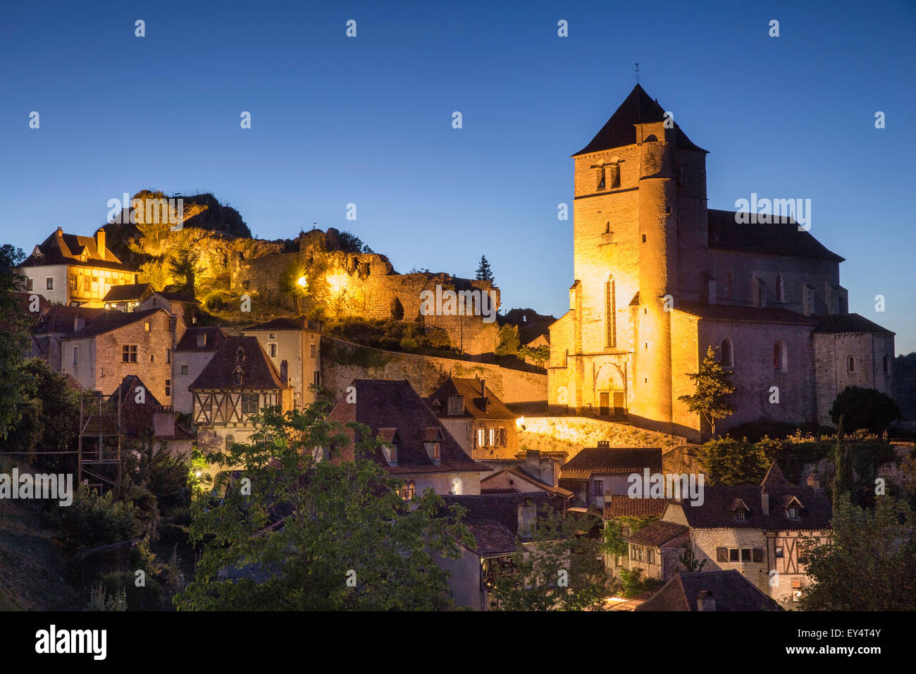 Dämmerung über mittelalterliche Stadt saint-Cirq-Lapopie, Vallée du Lot, midi-Pyrenäen, Frankreich Stockfoto