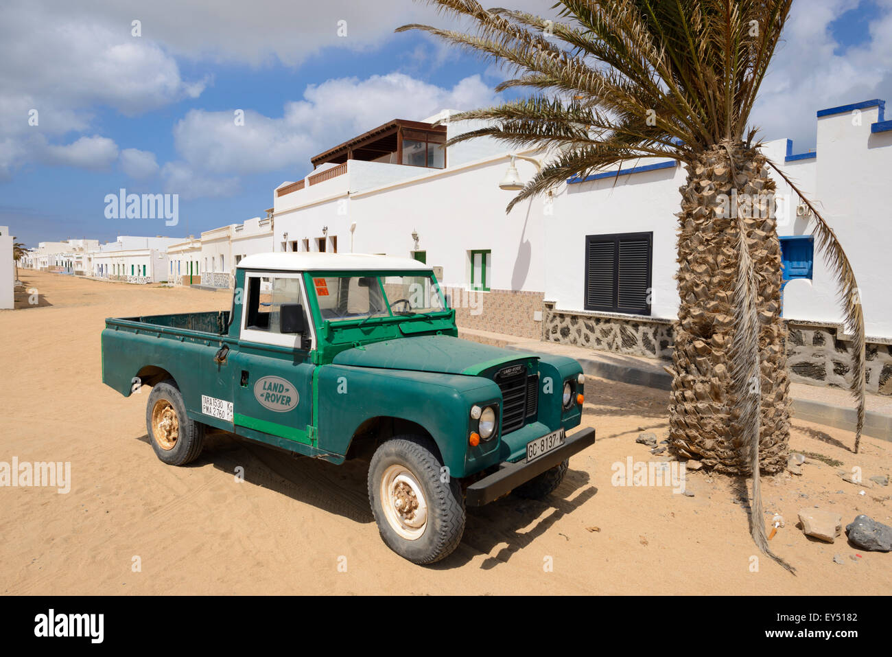 Land Rover Santana auf La Graciosa. Stockfoto