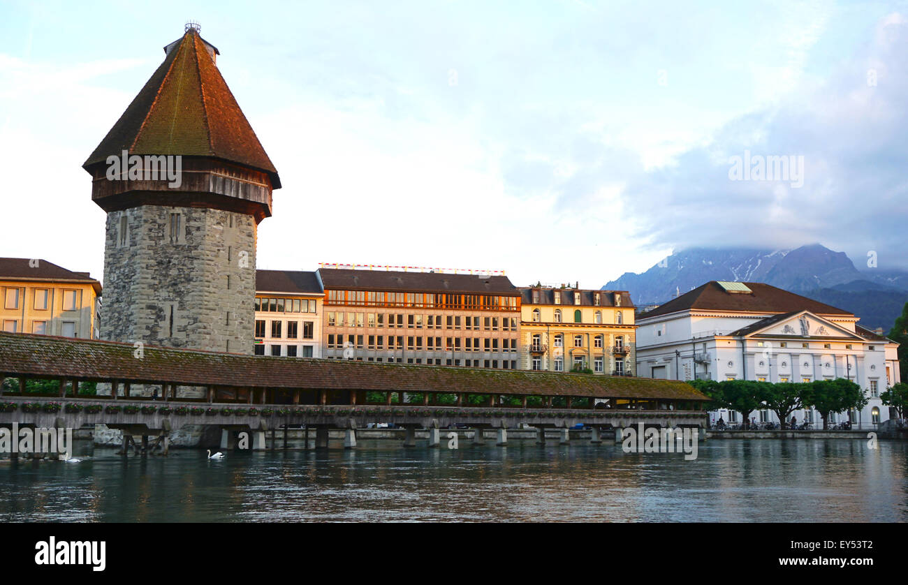 historische hölzerne Kapellbrücke in Luzern, Schweiz Stockfoto