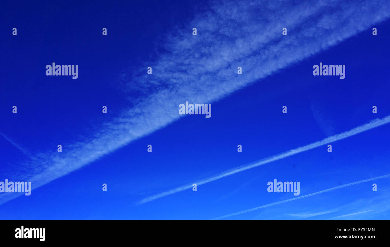 lebendige Farbe Blau Himmelshintergrund Stockfoto
