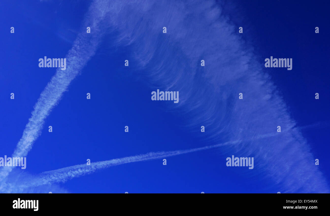 Himmelblau und Wolken-Hintergrund Stockfoto