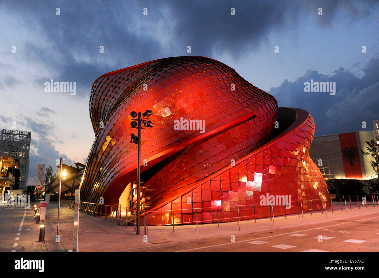 Italien Mailand Expo Pavillon Yanke im freien nachts 2015, Architektur, Gebäude, Stadt, bunten, Bau, Europa, europäische, Stockfoto