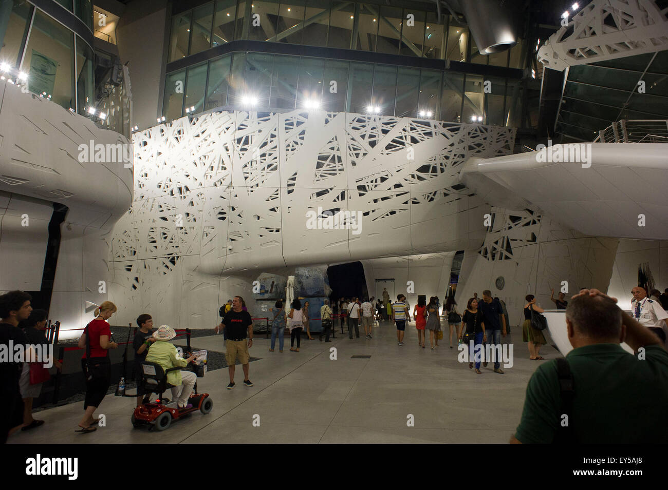 Italien Mailand Expo Palast Italiens außerhalb Nacht 2015, Architektur, Gebäude, Bau, Europa, europäisch, Stadt, bunten, Event, Stockfoto