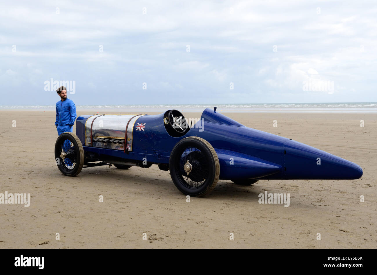 Blue Bird Sonnenstrahl Rennwagen auf Pendine Sands Carmarthernshire Wales Stockfoto