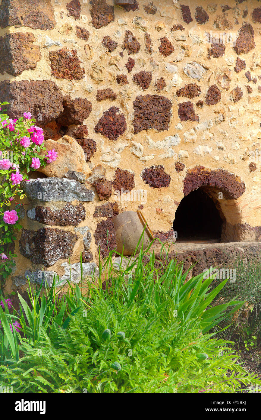 Alten Brotbackofen in einem steinernen Bauernhaus-Perigord Frankreich Stockfoto