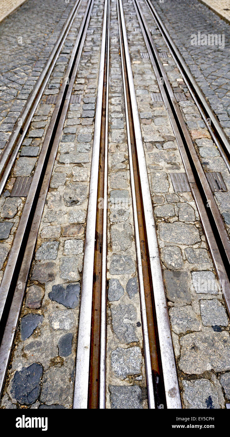 Straßenbahn in Lissabon Portugal vertikale Perspektive Stockfoto