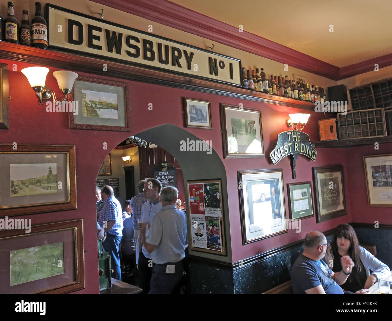 Westen Reiten Pub, Bahnhof Dewsbury, West Yorkshire, England, UK, Dewsbury Nr. 1 Stockfoto