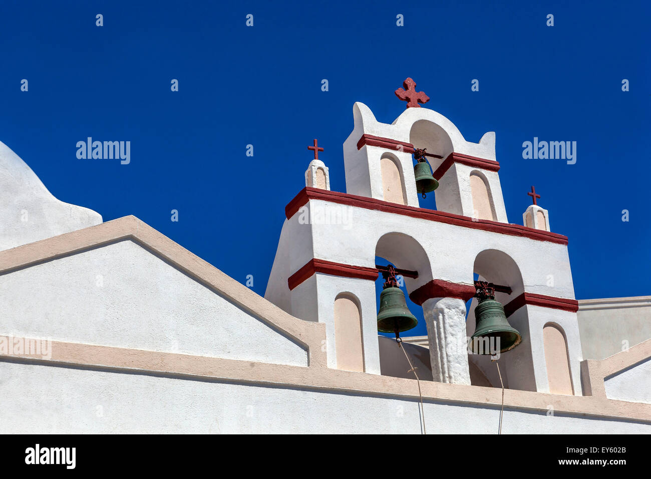 Glockenturm, der Griechisch-orthodoxen Kirche in Oia, Santorini, Kykladen, Griechenland, Europa Stockfoto