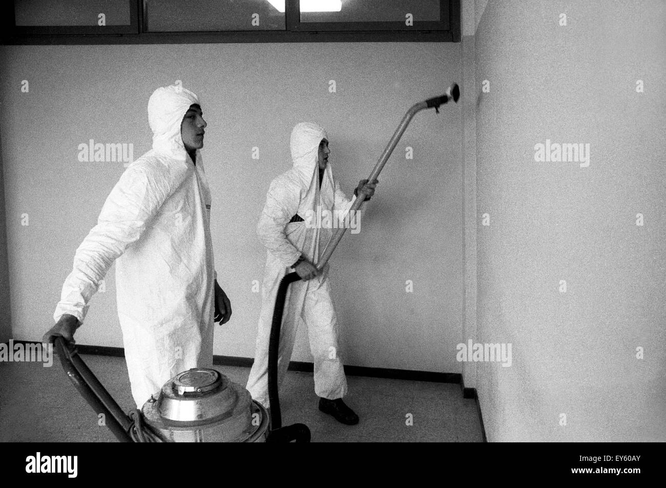 Ökologische Katastrophe von Seveso (Italien, 1976), Leck von Dioxin von ICMESA Pflanze, Dekontamination Werke von Schulen Stockfoto