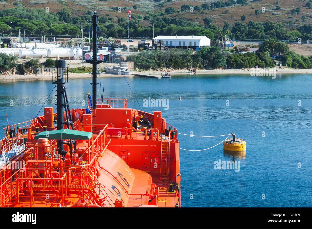 Rot-LPG-Tanker ist Liegeplatz Operationen im Hafen von Ajaccio, Korsika, Frankreich Stockfoto