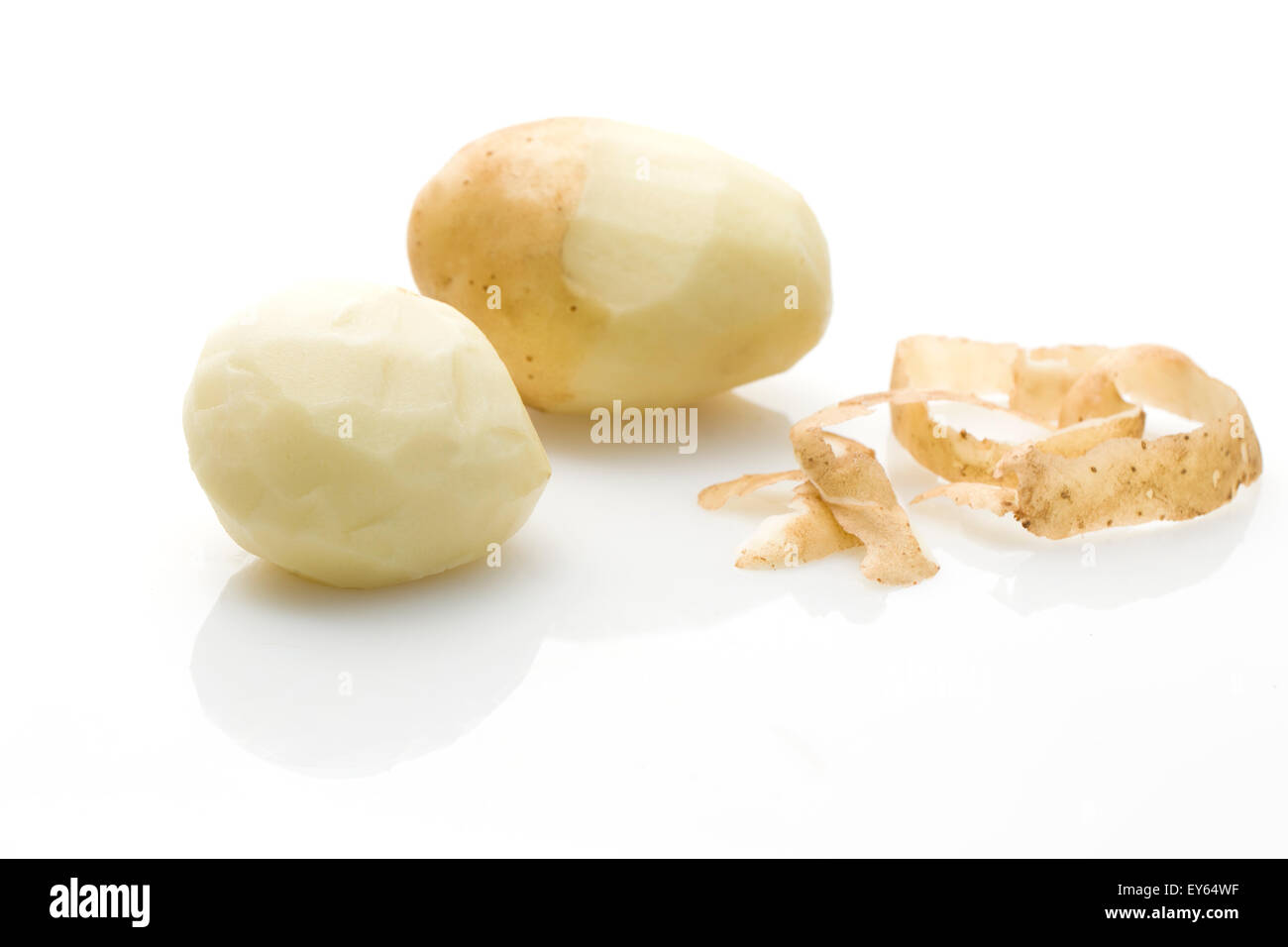 Die Kartoffeln schälen Stockfoto