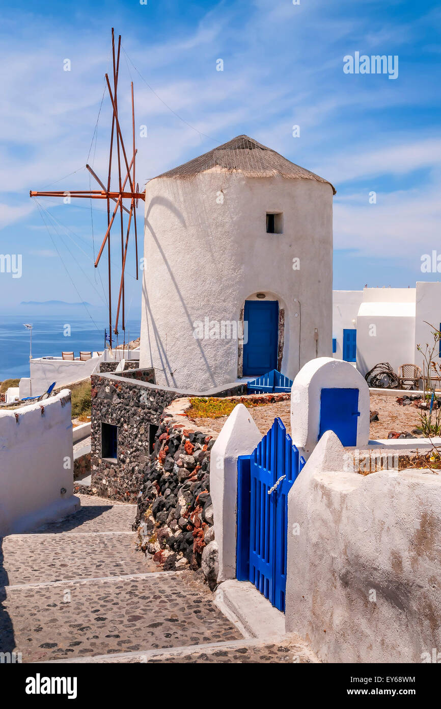 Bild einer Windmühle auf Insel Santorini Griechenland Stockfoto