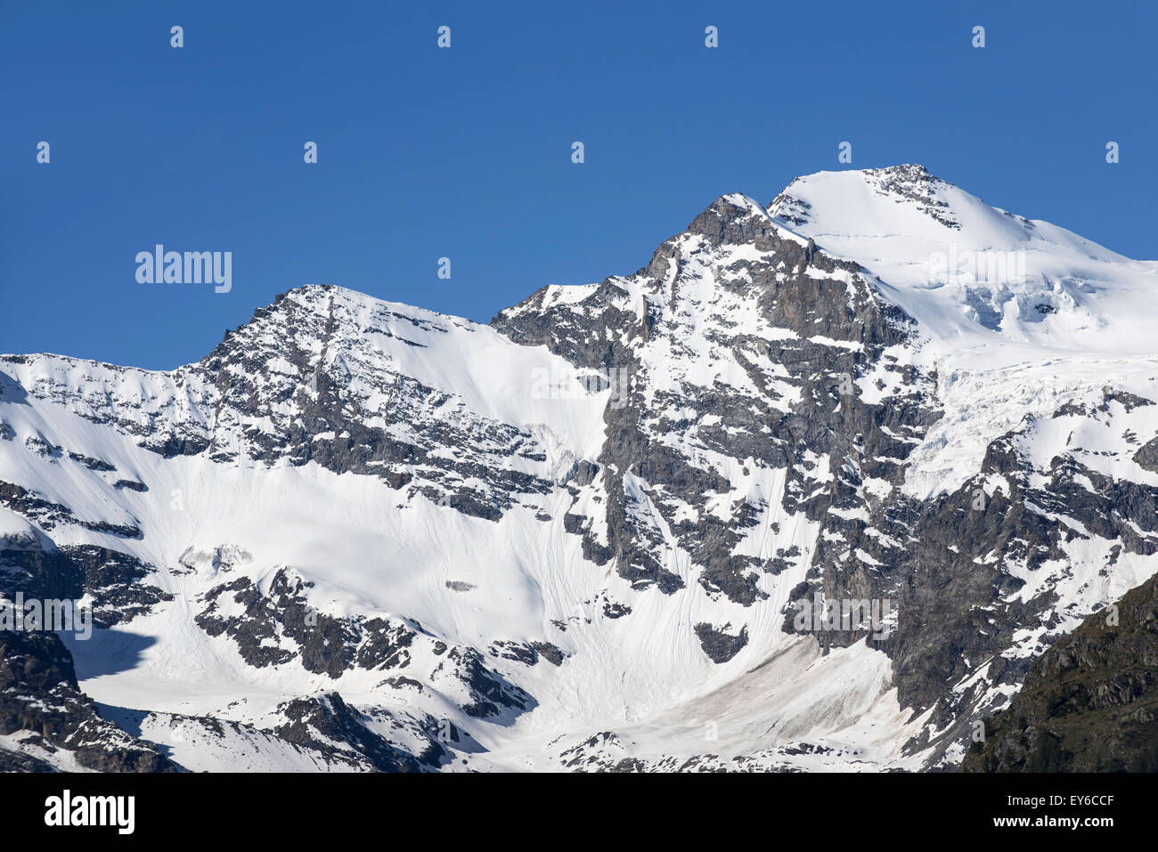 Schneebedeckte Berge Gran Paradiso gesehen von Cogne in Graian Alpen, Italien Stockfoto