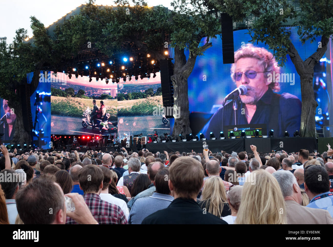 Zuschauer der Rockgruppe "The Who" auf der großen Bühne Eiche, Barclaycard British Summer Time Hyde Park, London UK Stockfoto