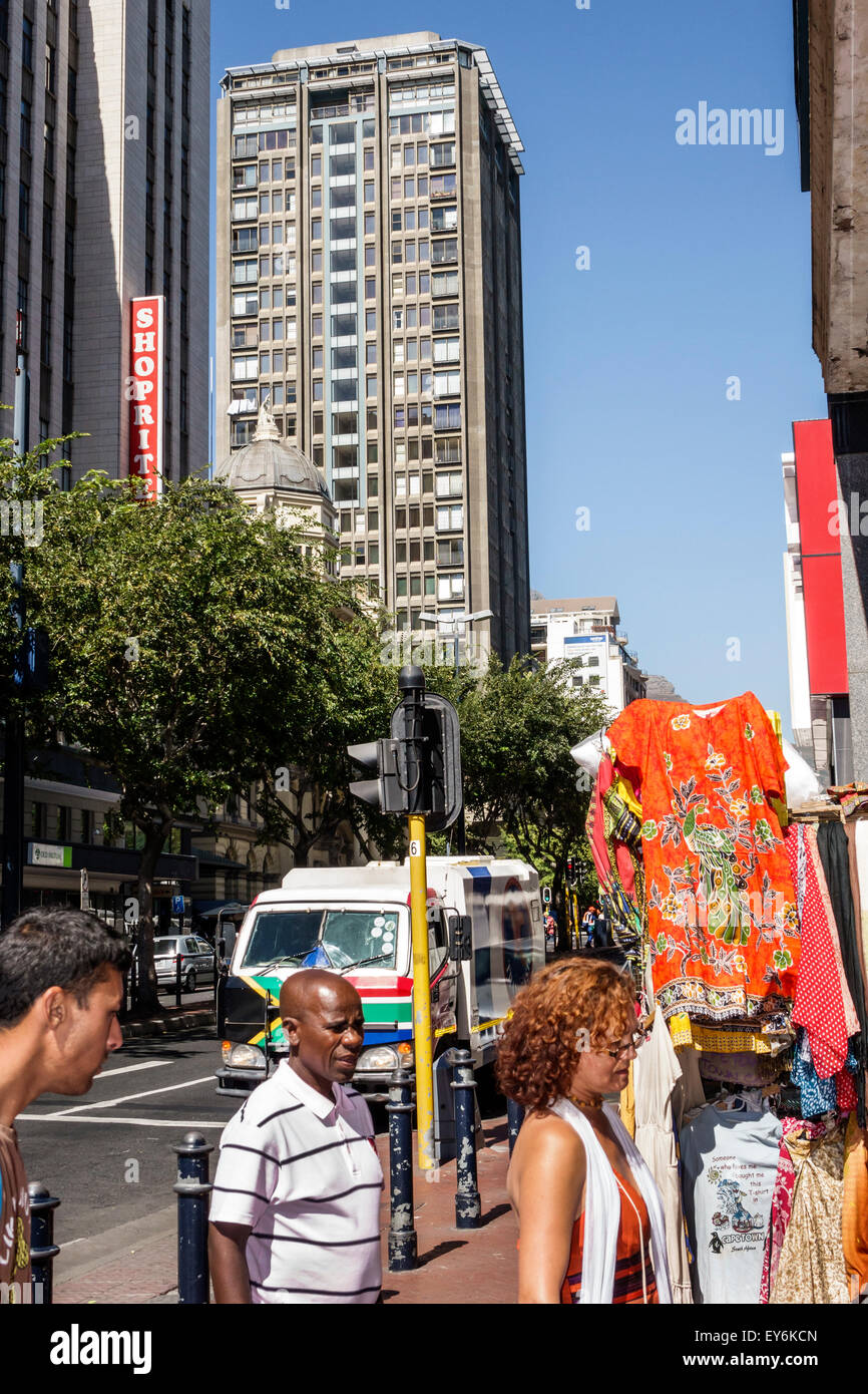Kapstadt Südafrika, Afrika, Stadtzentrum, Zentrum, Adderley Street, Skyline der Stadt, Stadtbild, Gebäude, Schwarze Schwarze Afrikaner, ethnische Minderheit, Erwachsene Stockfoto